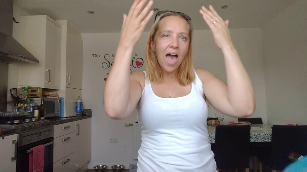 How to Sign Dancing in BSL
