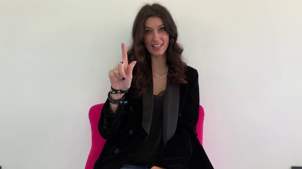 How to sign Signes Lsf Alphabet in ASL