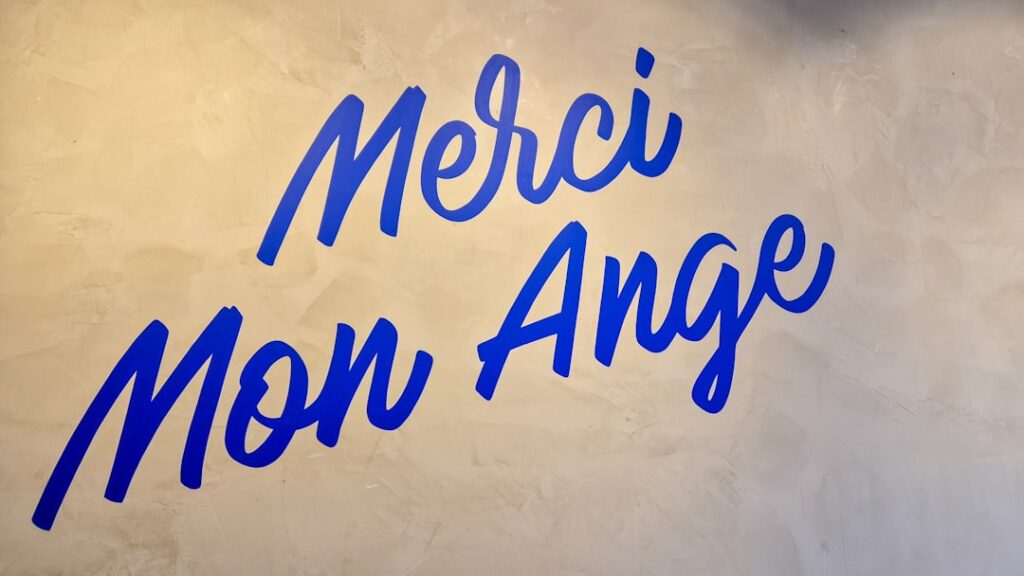 Photo by Delano Ramdas via Pexels - Merci en Langue des Signes — Comment Exprimer la Gratitude en LSF
